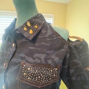 Bongo, EUC, Denim cold shoulder shirt with Studded Details